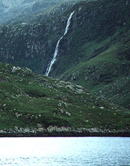 The Eas-Coul-Aulin falls from the deck of MV Statesman